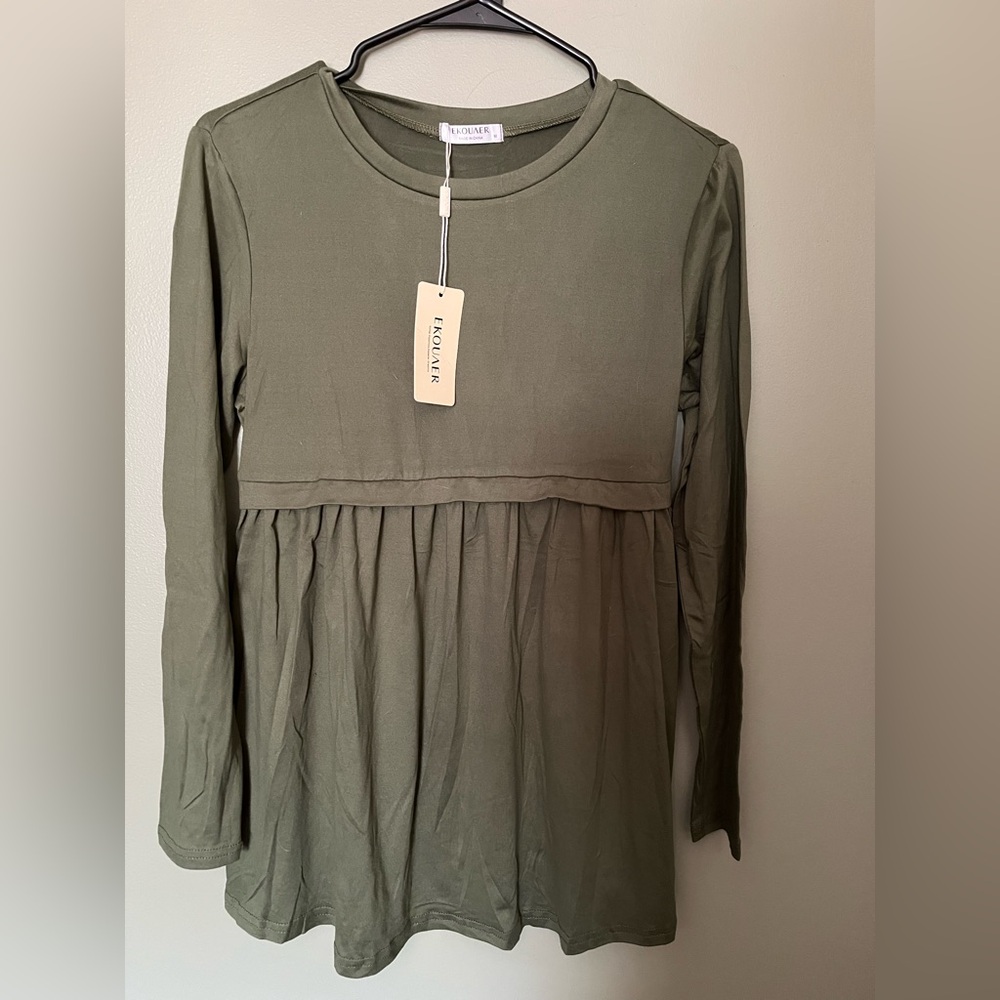 NWT Ekouaer Maternity Top